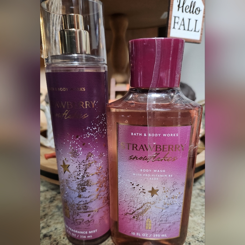 NWT Bath and Body Works "Strawberry Snowflakes" Body Set